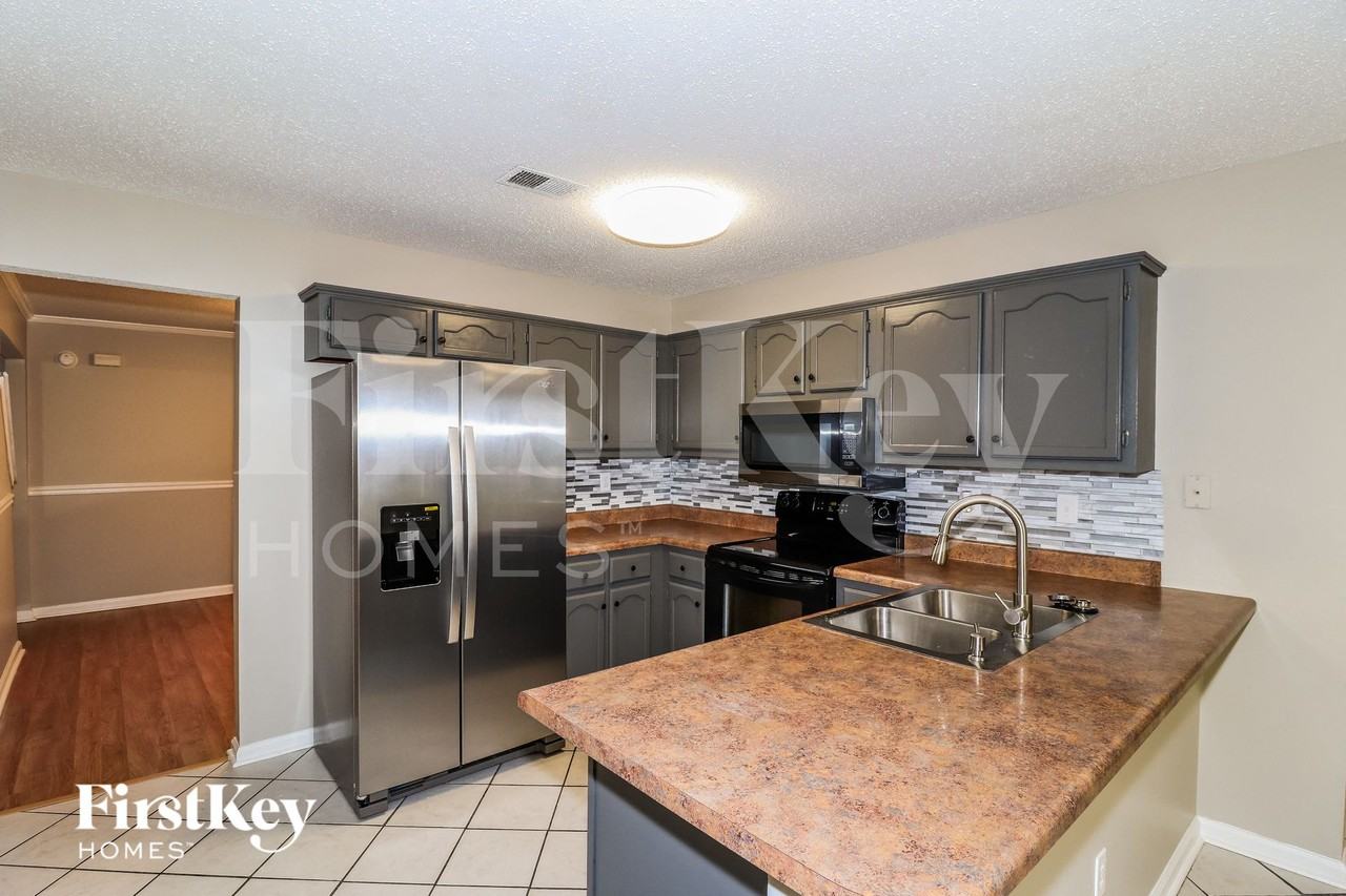 9238 Fletcher Wood Dr - Photo 6 of 15