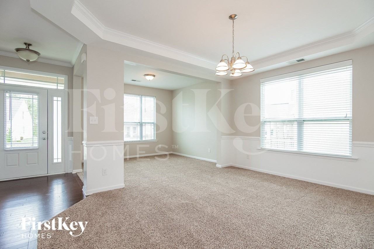 3174 Helmsley Ct - Photo 4 of 15