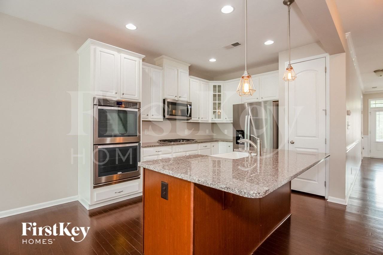 3174 Helmsley Ct - Photo 5 of 15