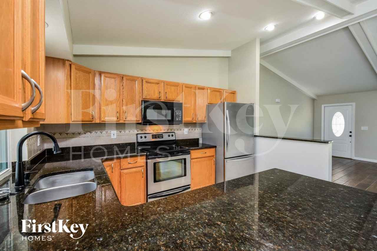 406 Se 10th Ave - Photo 7 of 15