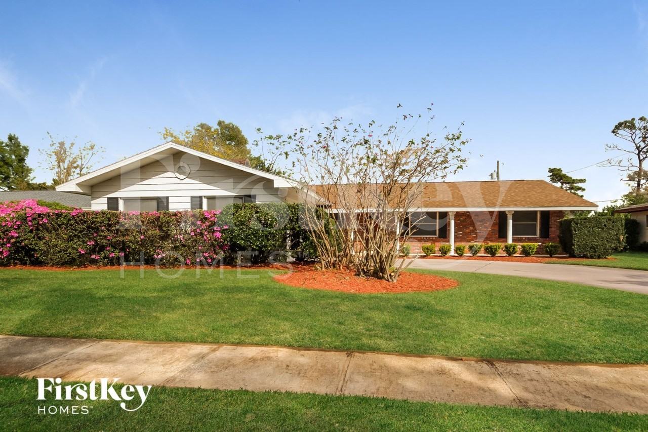 504 Saint Dunstan Way - Photo 2 of 14