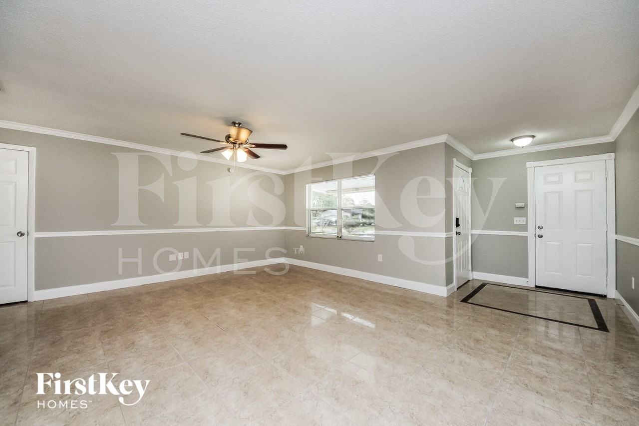 504 Saint Dunstan Way - Photo 3 of 14