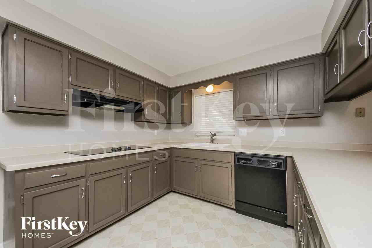 504 Saint Dunstan Way - Photo 4 of 14