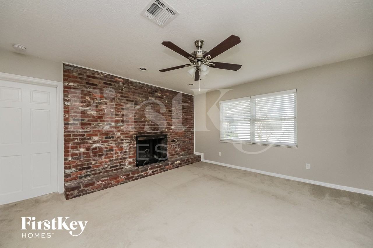 504 Saint Dunstan Way - Photo 7 of 14