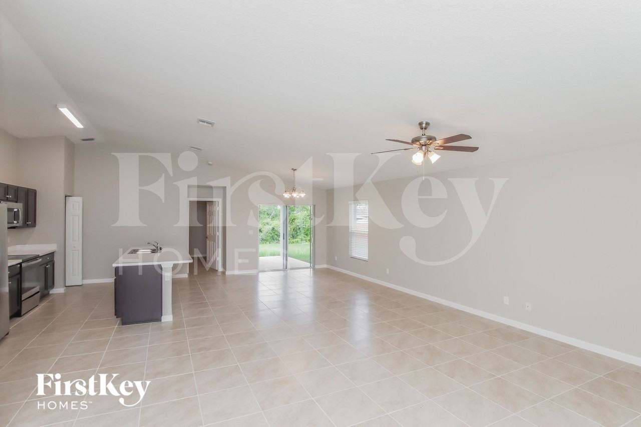 811 Andrew St Se - Photo 3 of 15