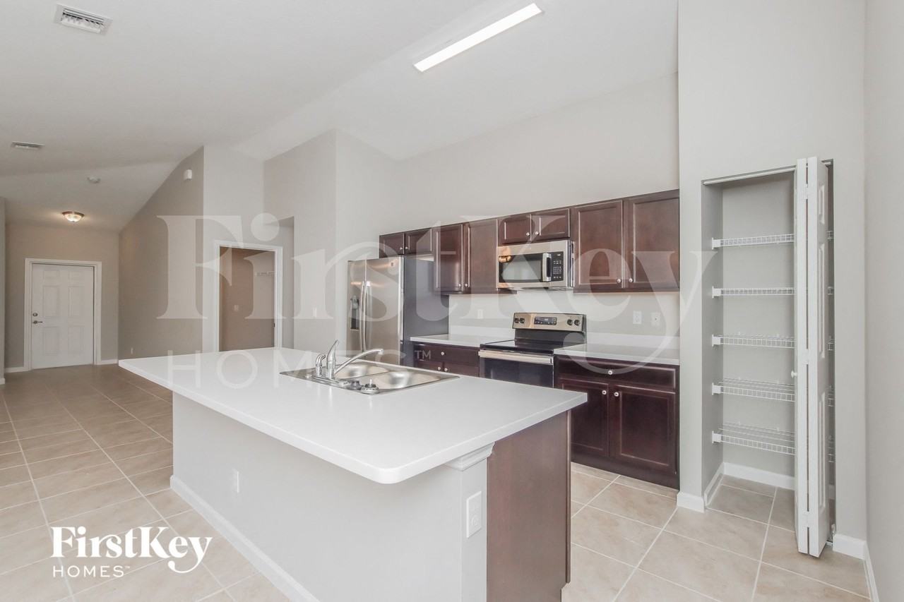 811 Andrew St Se - Photo 6 of 15