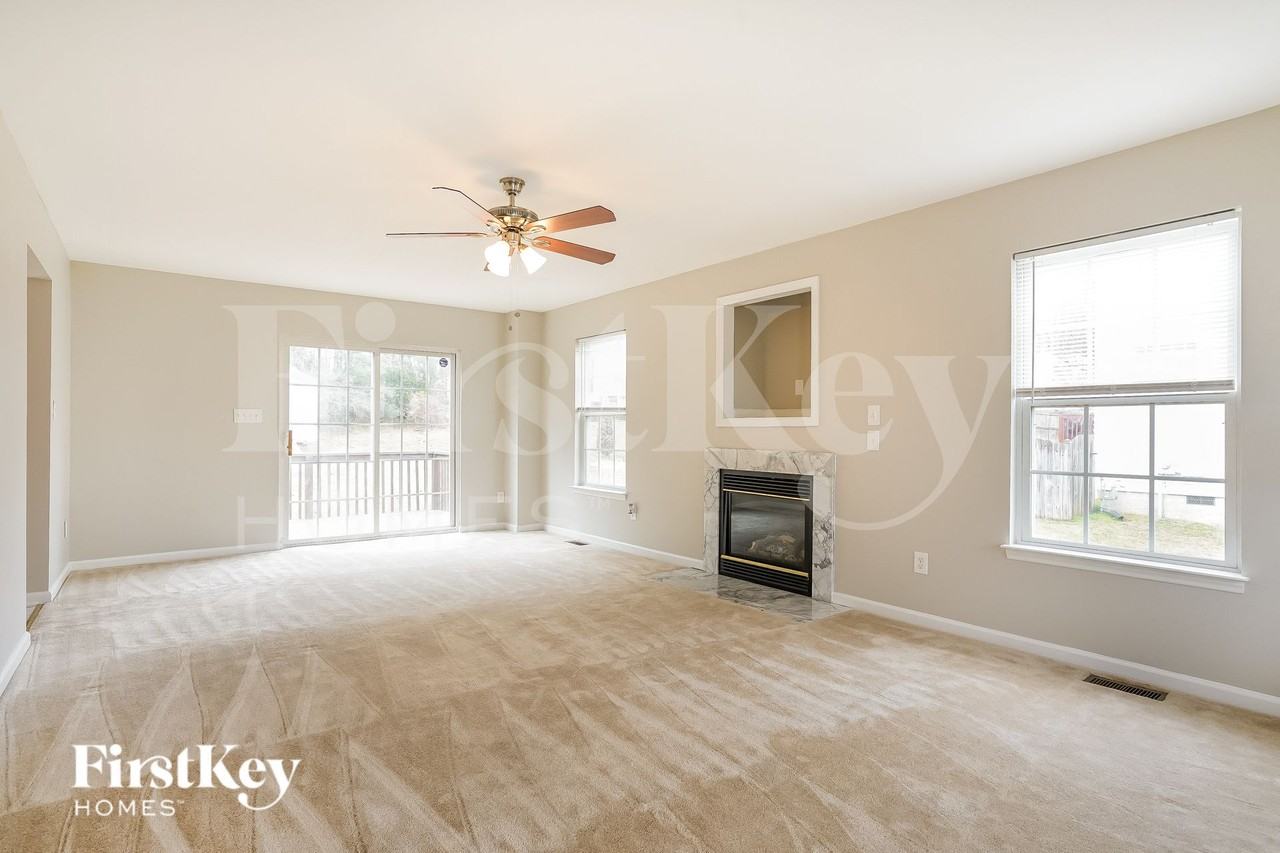 809 Hounds Chase Dr - Photo 3 of 15