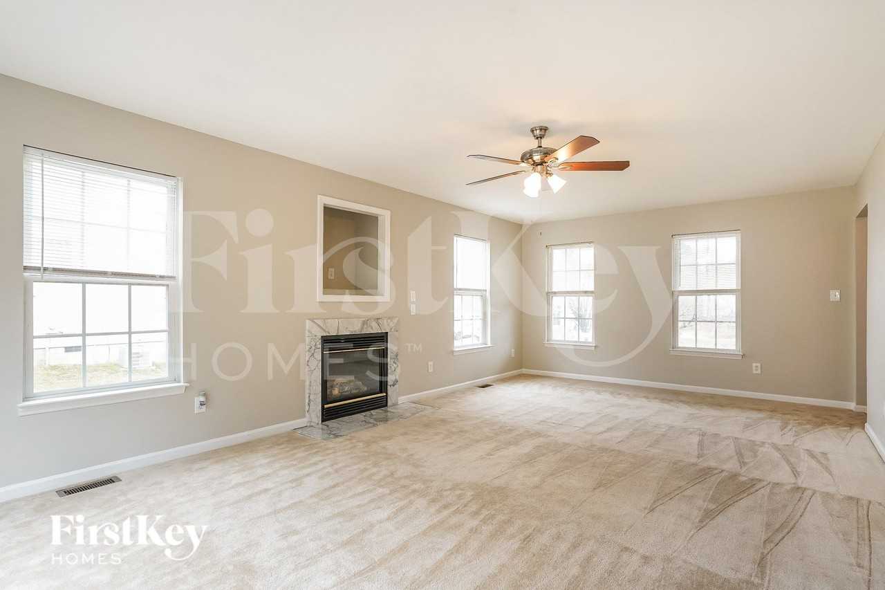 809 Hounds Chase Dr - Photo 4 of 15