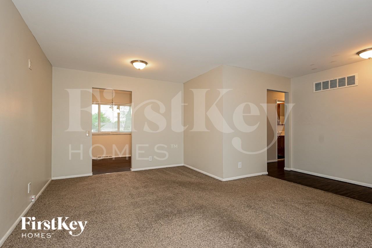 10522 Copperfield Dr - Photo 3 of 19