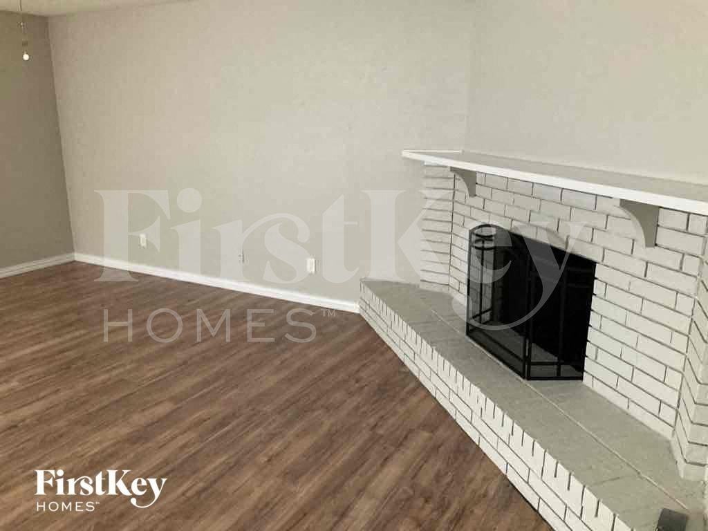 1005 Loving Trl - Photo 3 of 22