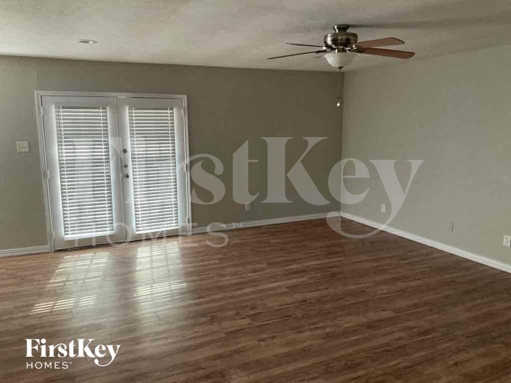 1005 Loving Trl - Photo 4 of 22