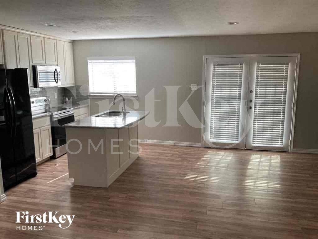 1005 Loving Trl - Photo 5 of 22