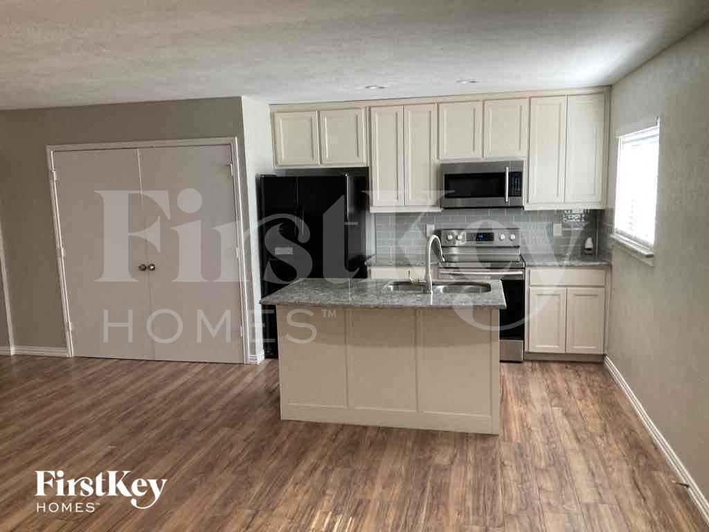 1005 Loving Trl - Photo 6 of 22