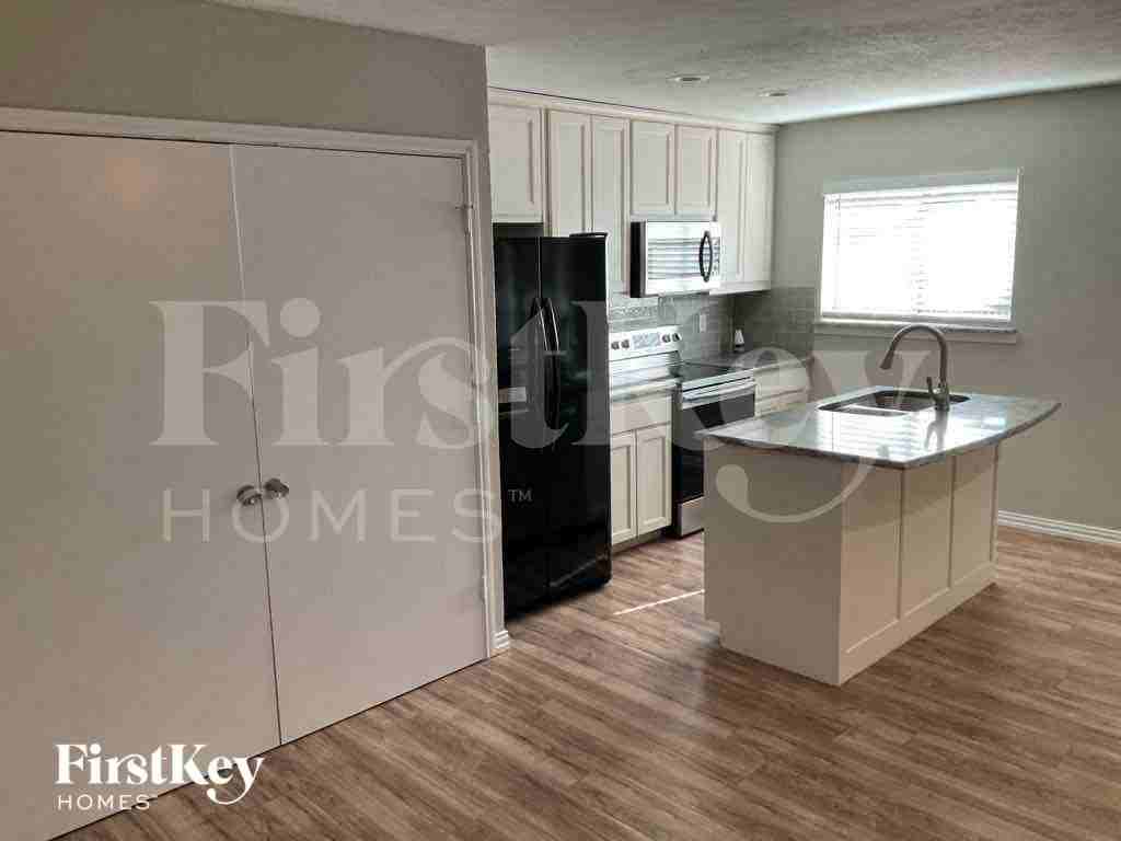 1005 Loving Trl - Photo 7 of 22