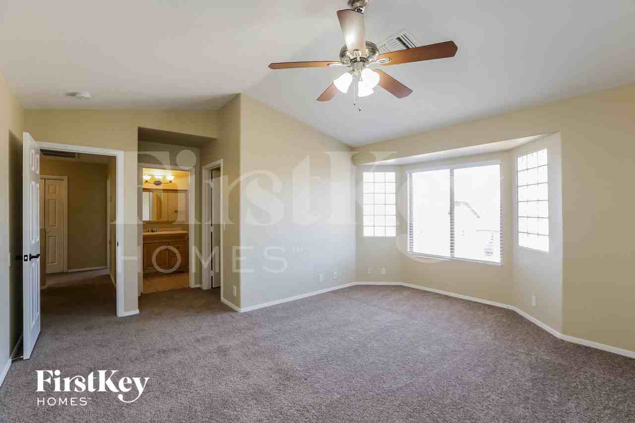 8736 W Tuckey Ln - Photo 7 of 15