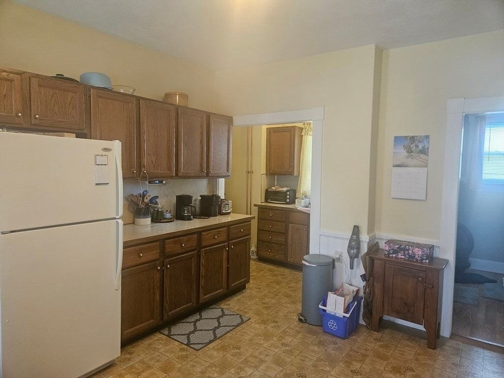 42 Sumner St - Photo 7 of 17