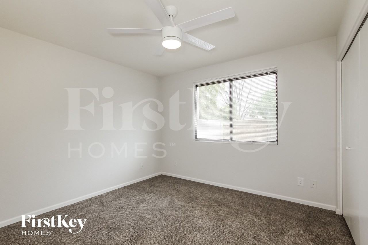 10843 N 45th Ave - Photo 7 of 14