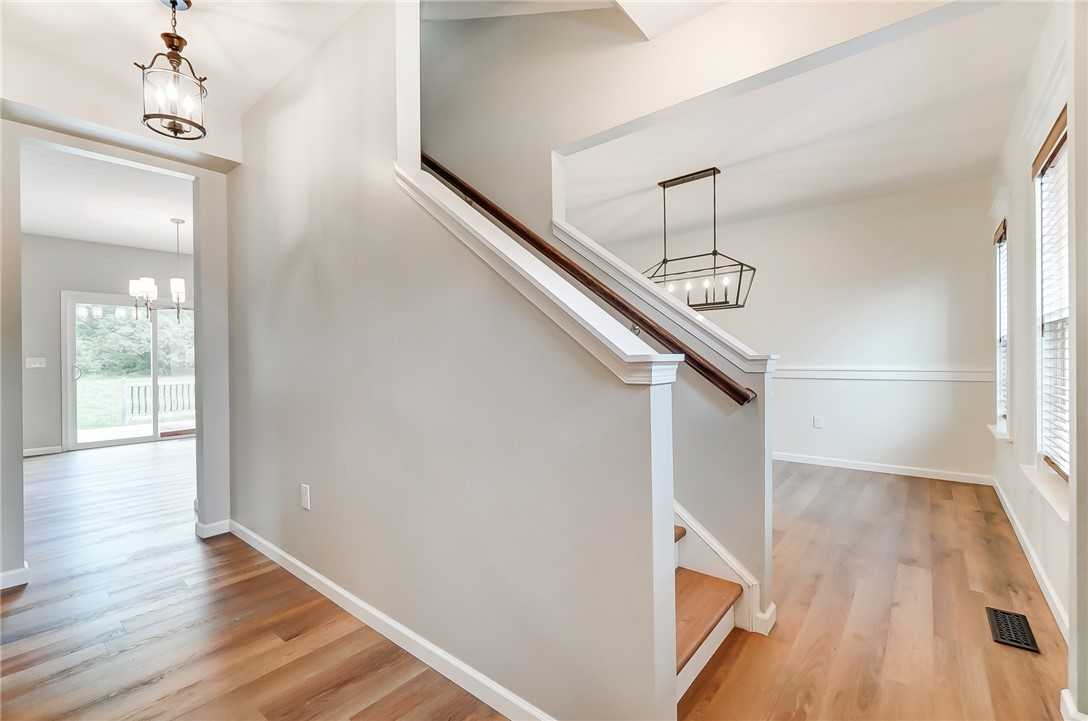 537 Recess Dr - Photo 5 of 50