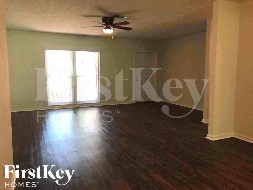 833 Wee Burn St - Photo 2 of 19