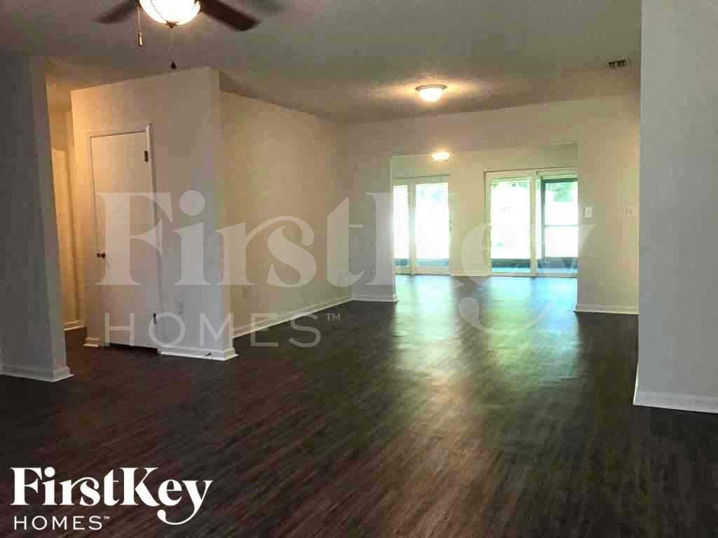 833 Wee Burn St - Photo 3 of 19