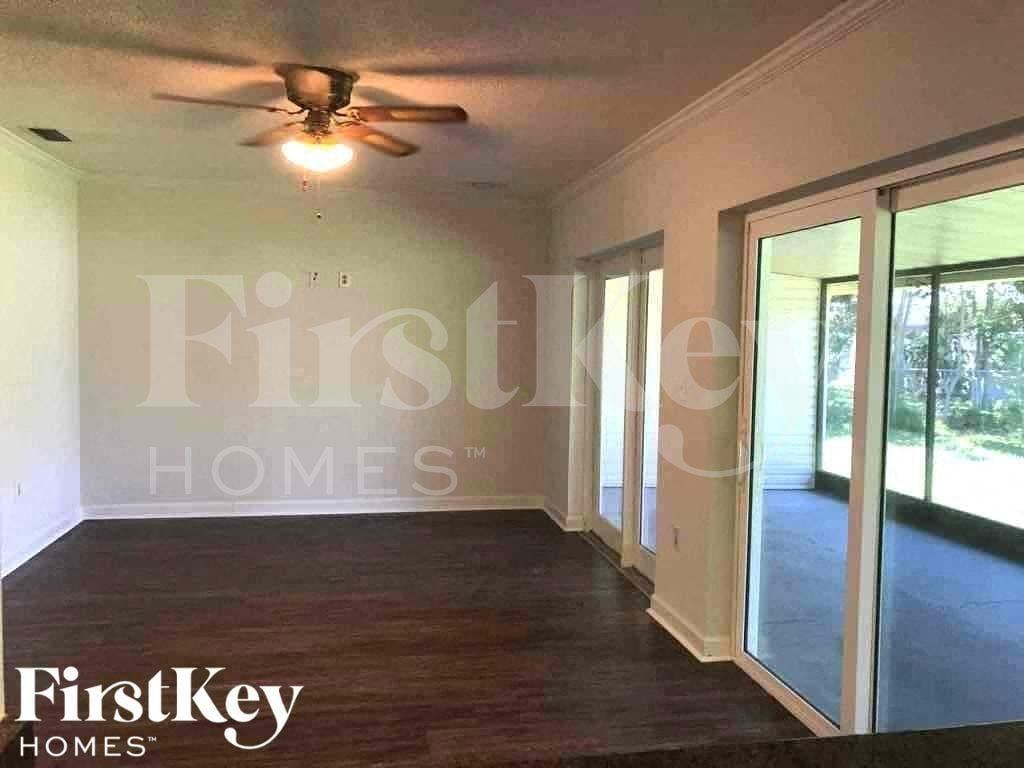 833 Wee Burn St - Photo 4 of 19