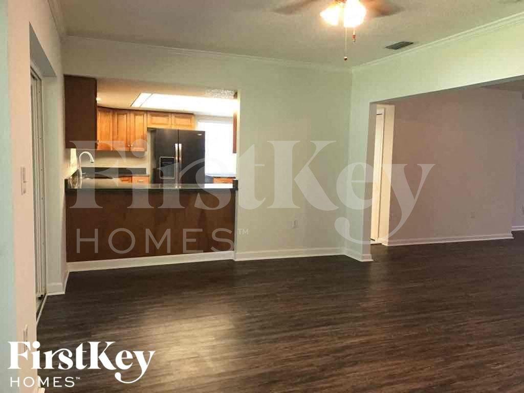 833 Wee Burn St - Photo 5 of 19