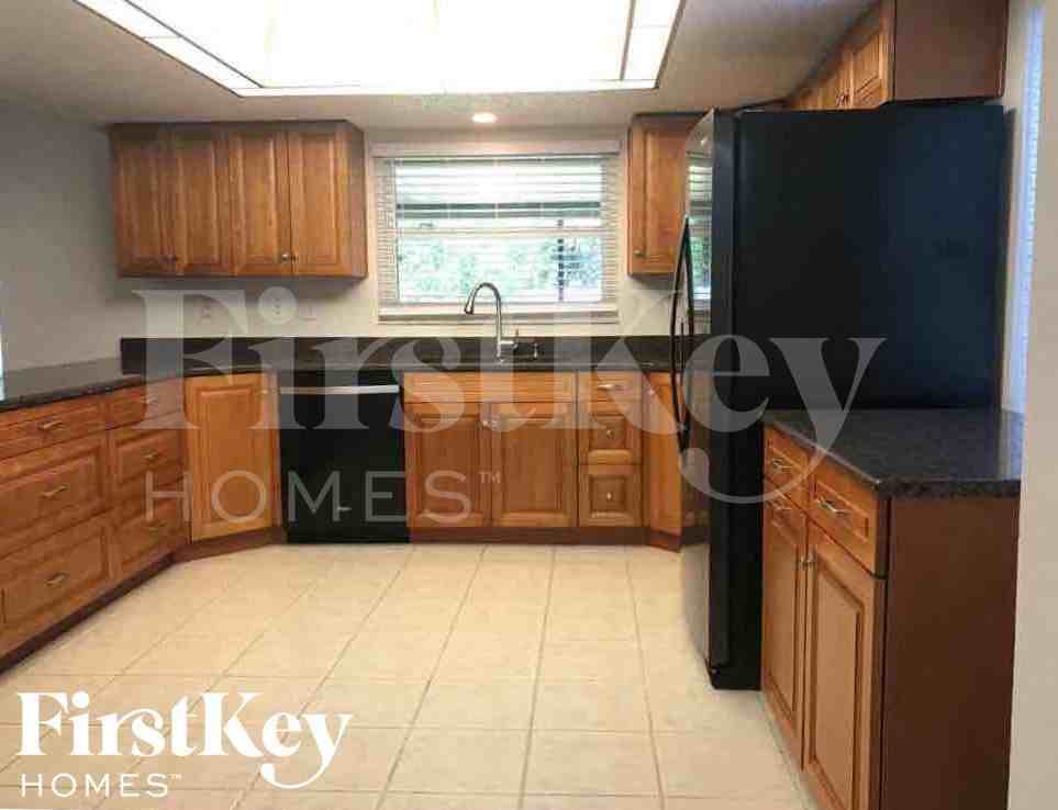 833 Wee Burn St - Photo 6 of 19