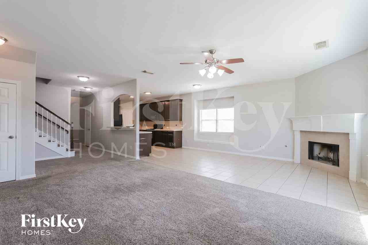 8015 N Tarrytown Crossing Dr - Photo 3 of 14