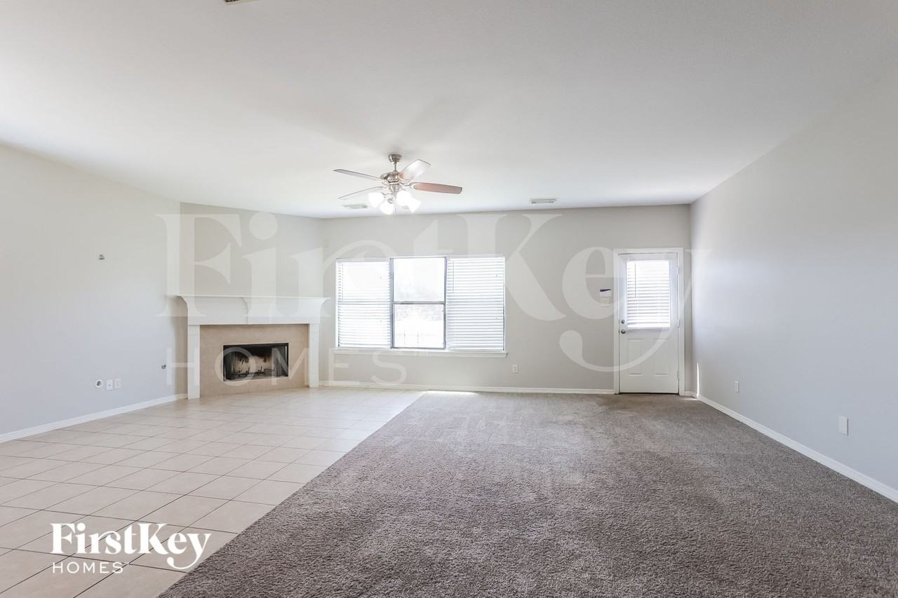 8015 N Tarrytown Crossing Dr - Photo 4 of 14