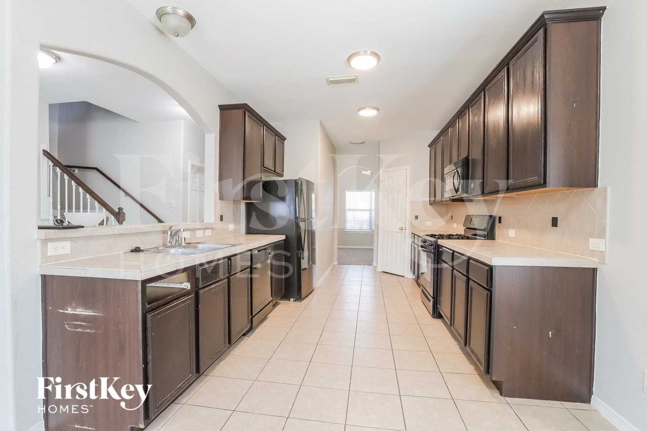 8015 N Tarrytown Crossing Dr - Photo 5 of 14