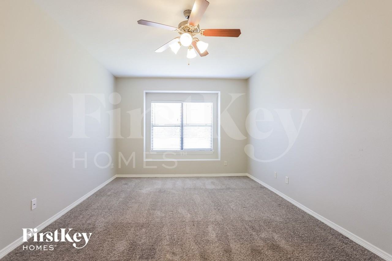 8015 N Tarrytown Crossing Dr - Photo 6 of 14