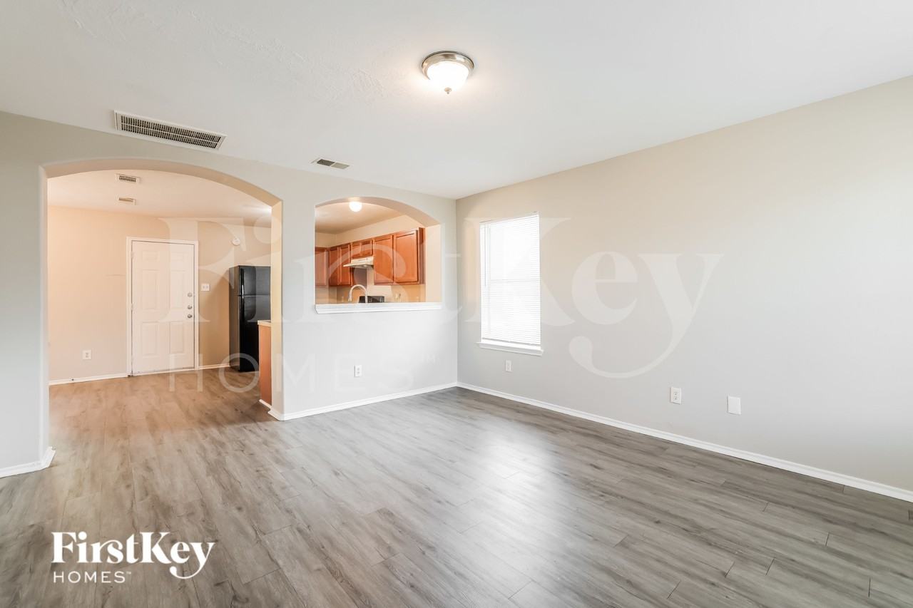 7507 Kennemer Dr - Photo 3 of 16