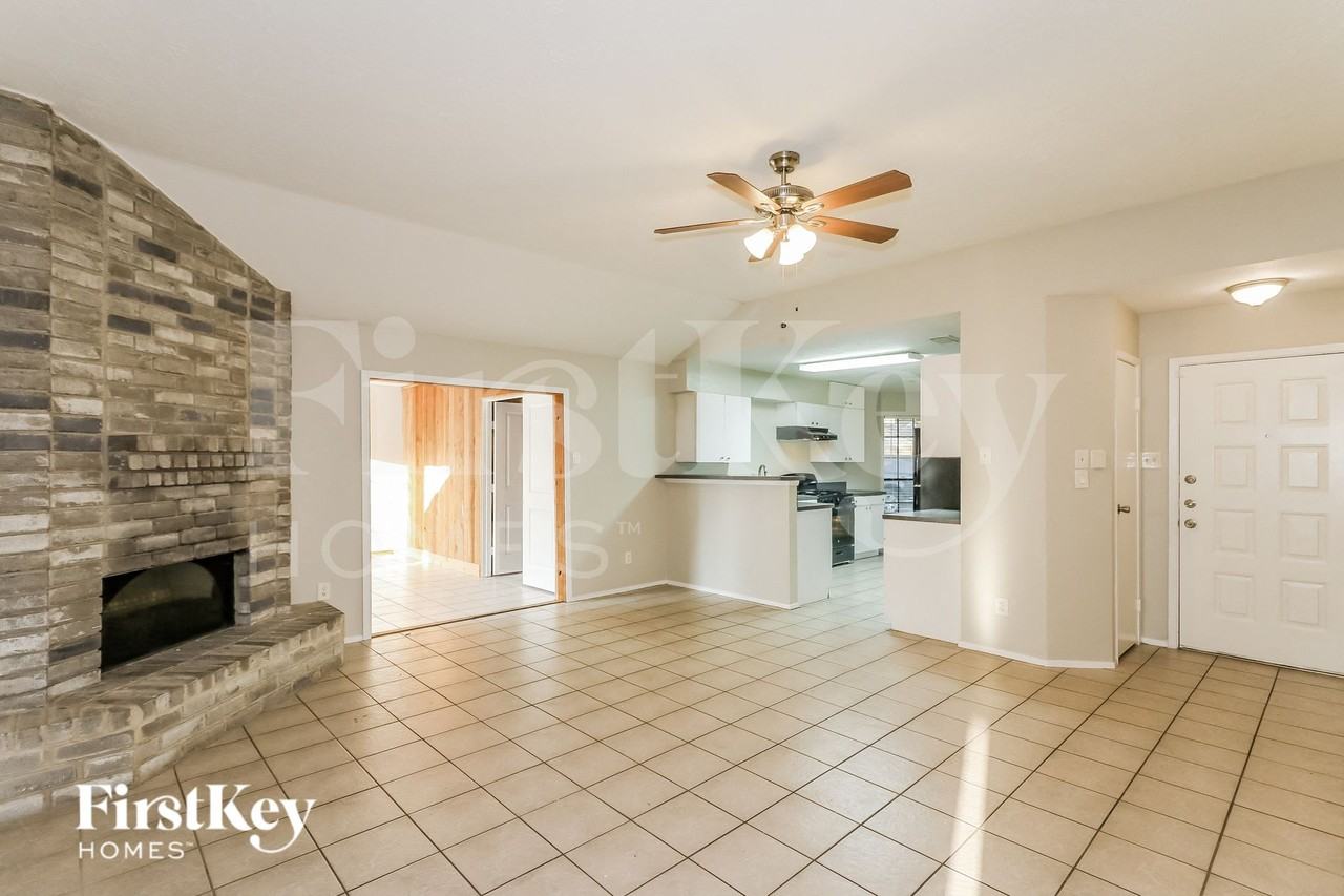 6723 Valerian Ln - Photo 3 of 16