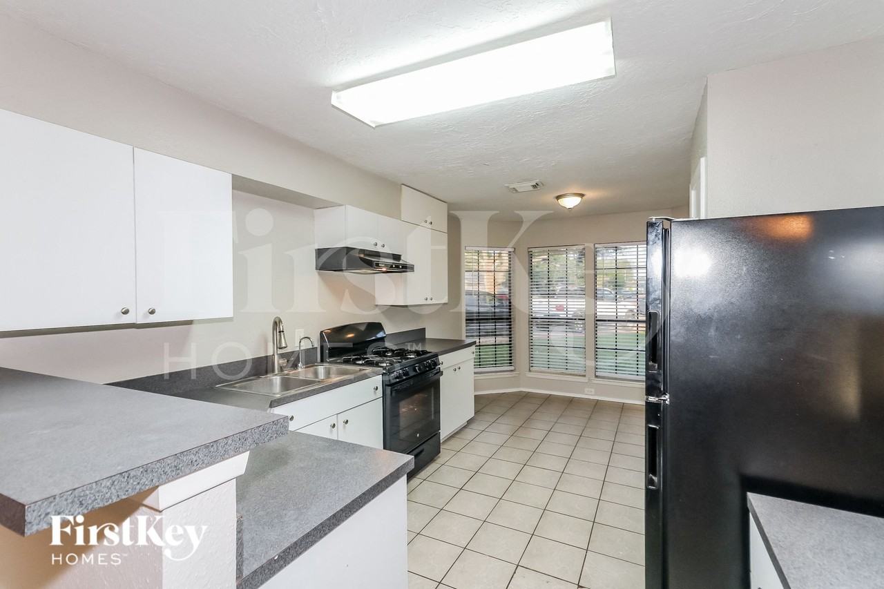 6723 Valerian Ln - Photo 5 of 16