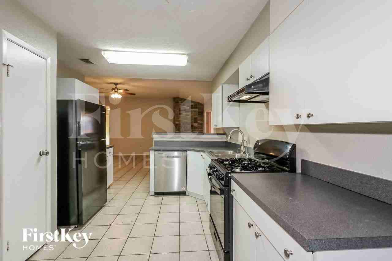 6723 Valerian Ln - Photo 6 of 16