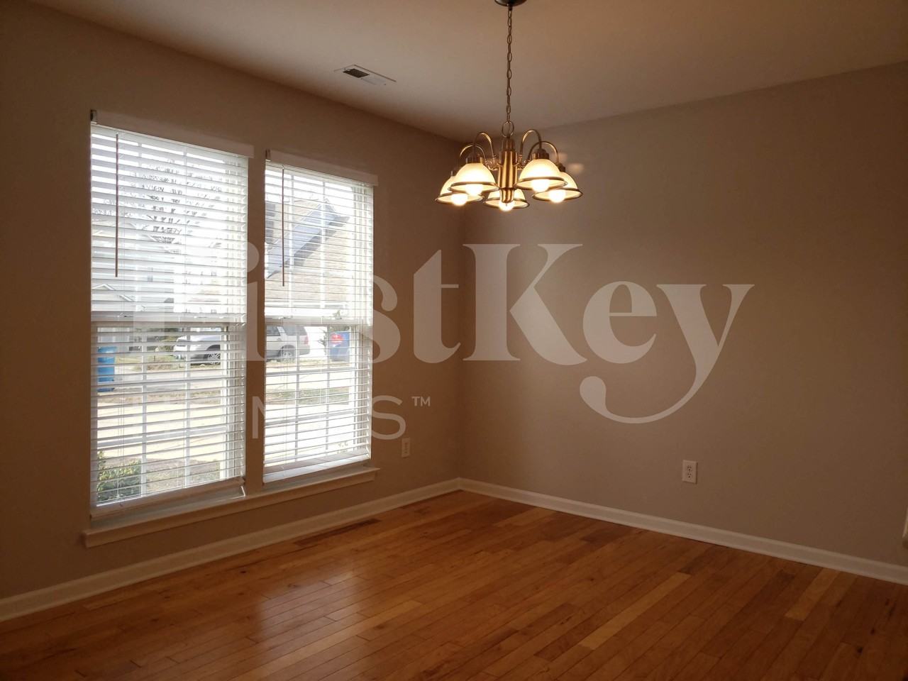 6632 Courtland St - Photo 2 of 21