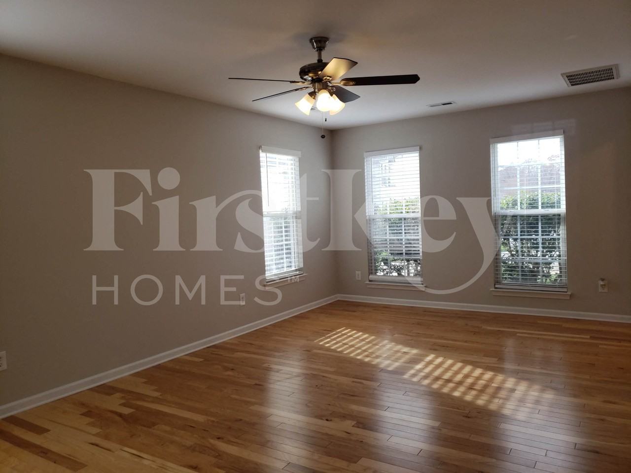 6632 Courtland St - Photo 4 of 21