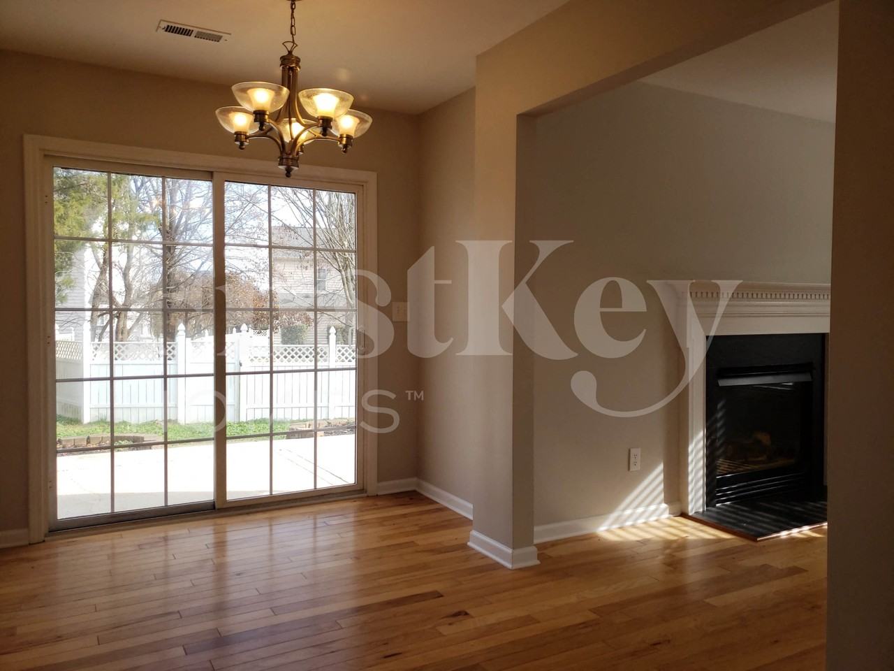 6632 Courtland St - Photo 5 of 21