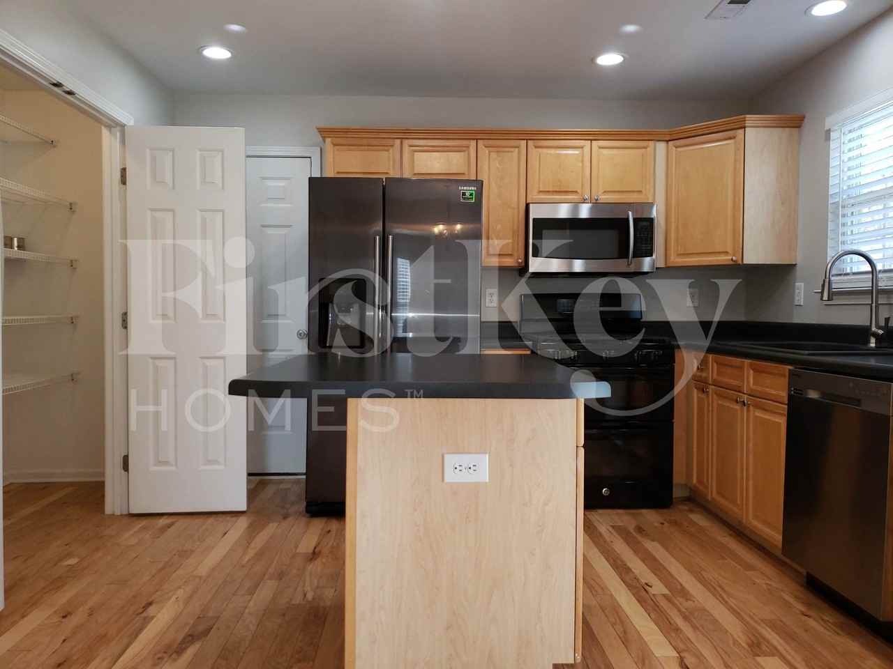 6632 Courtland St - Photo 6 of 21