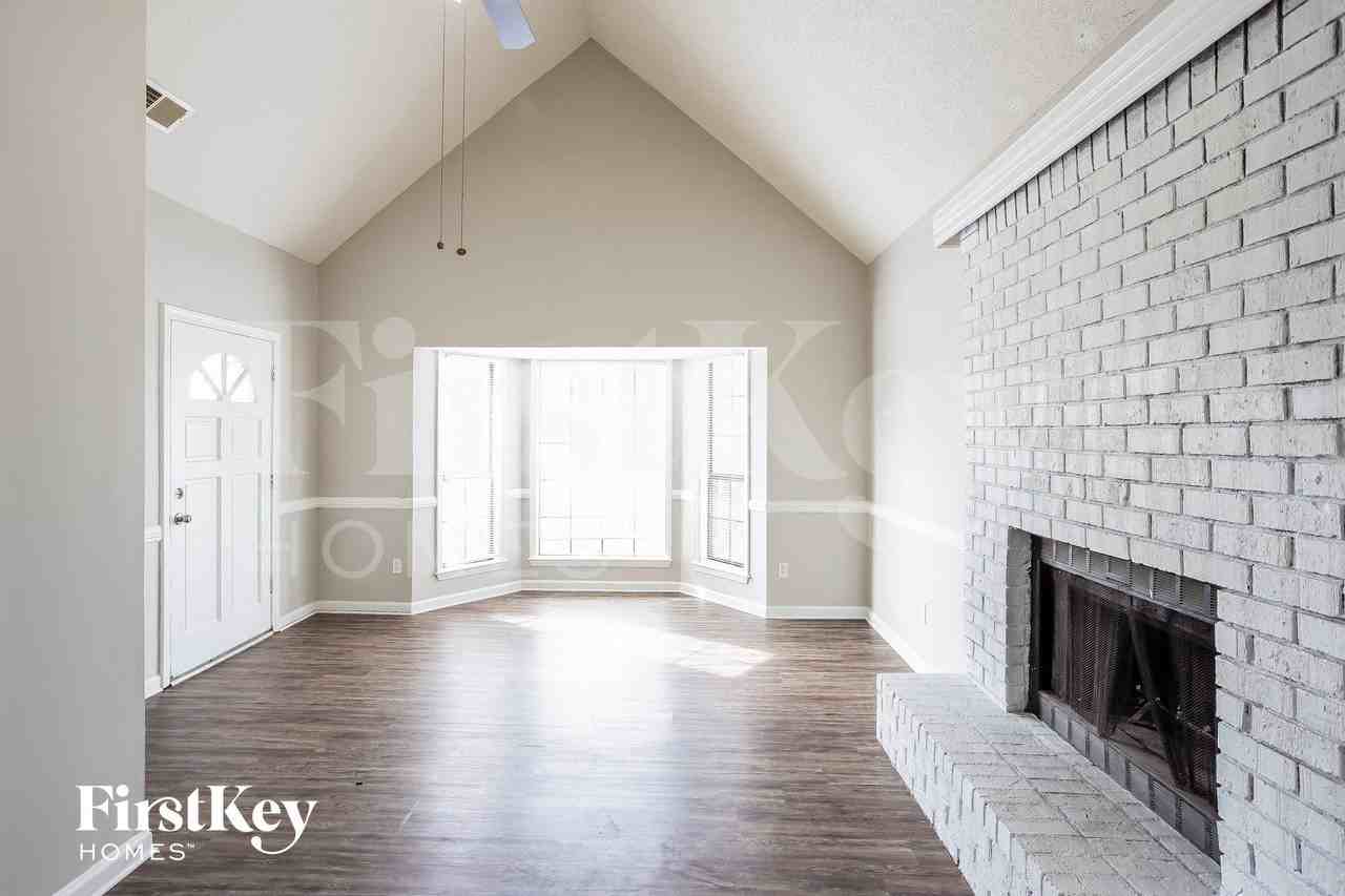 4812 Barkshire Dr - Photo 3 of 12