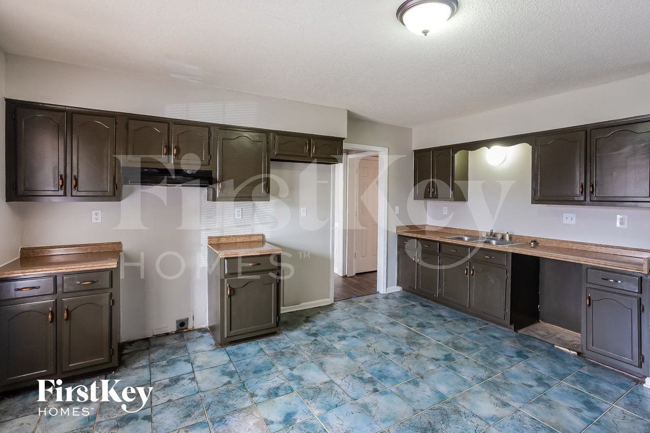 4812 Barkshire Dr - Photo 4 of 12