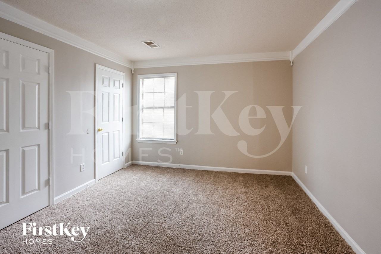 4812 Barkshire Dr - Photo 5 of 12