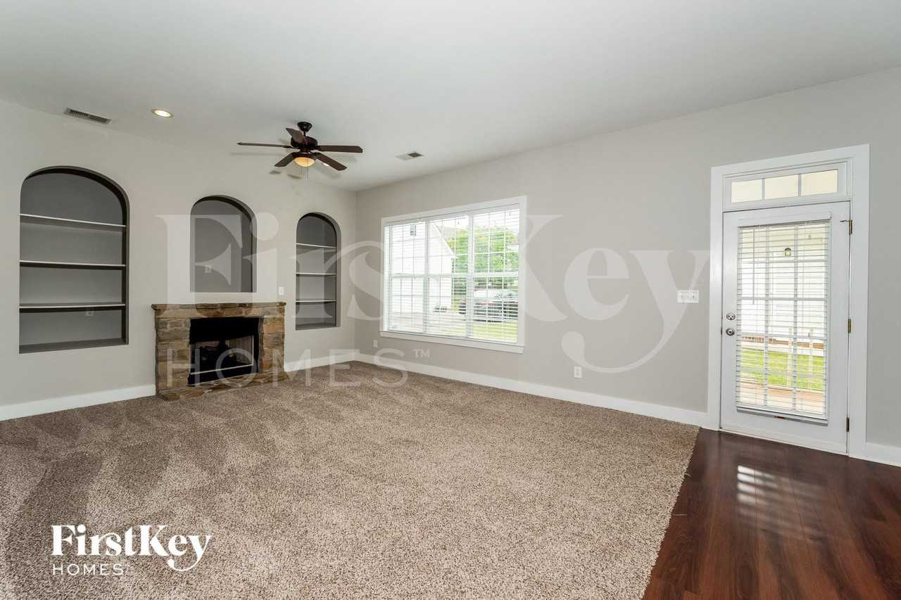 4598 Clubview Dr - Photo 2 of 14