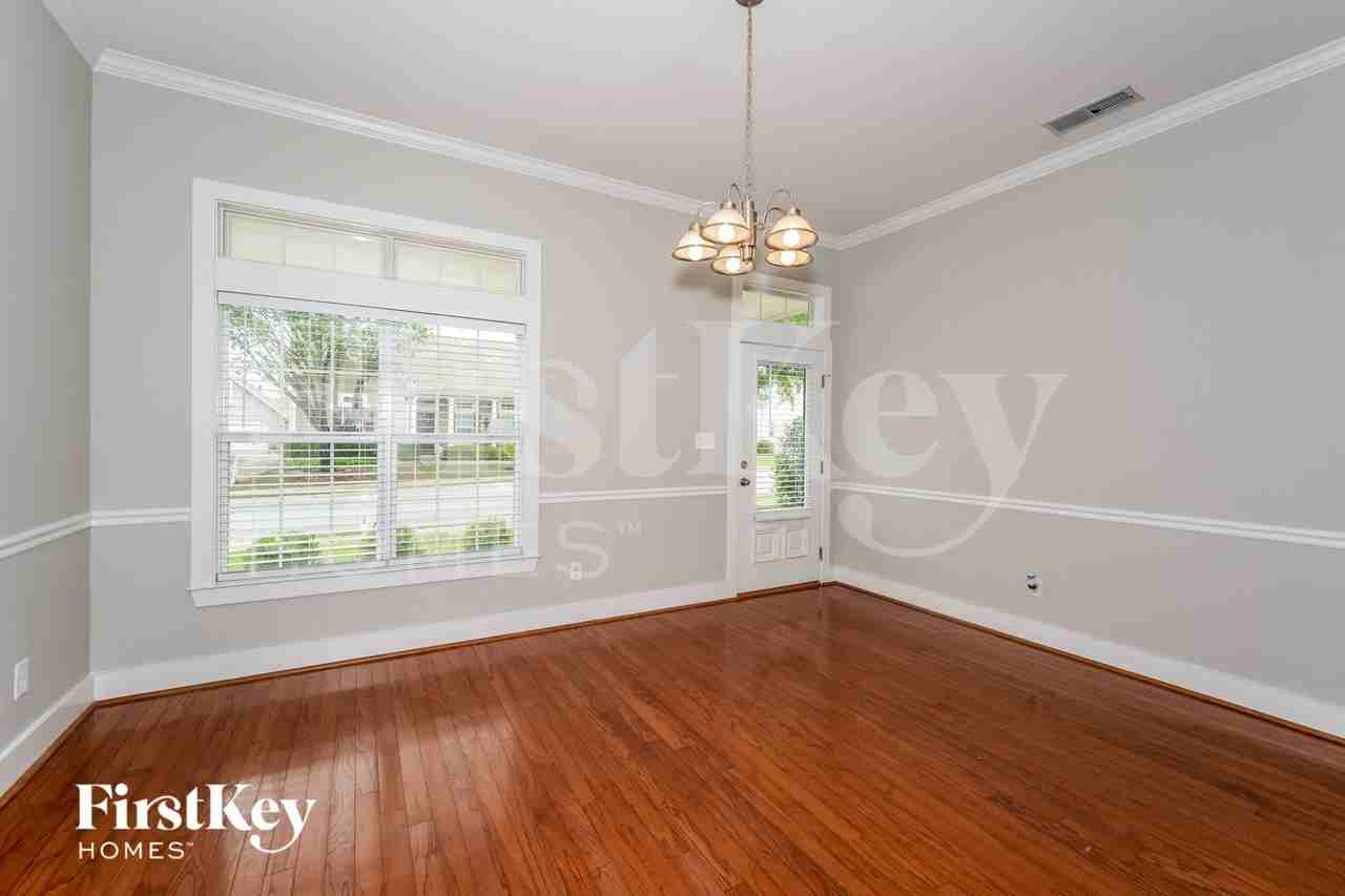 4598 Clubview Dr - Photo 4 of 14