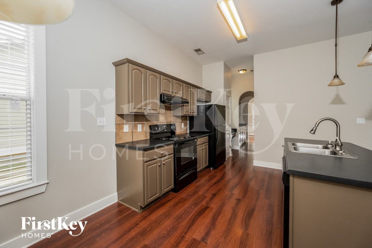 4598 Clubview Dr - Photo 5 of 14