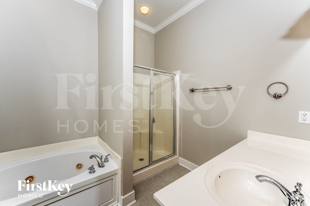 4598 Clubview Dr - Photo 7 of 14