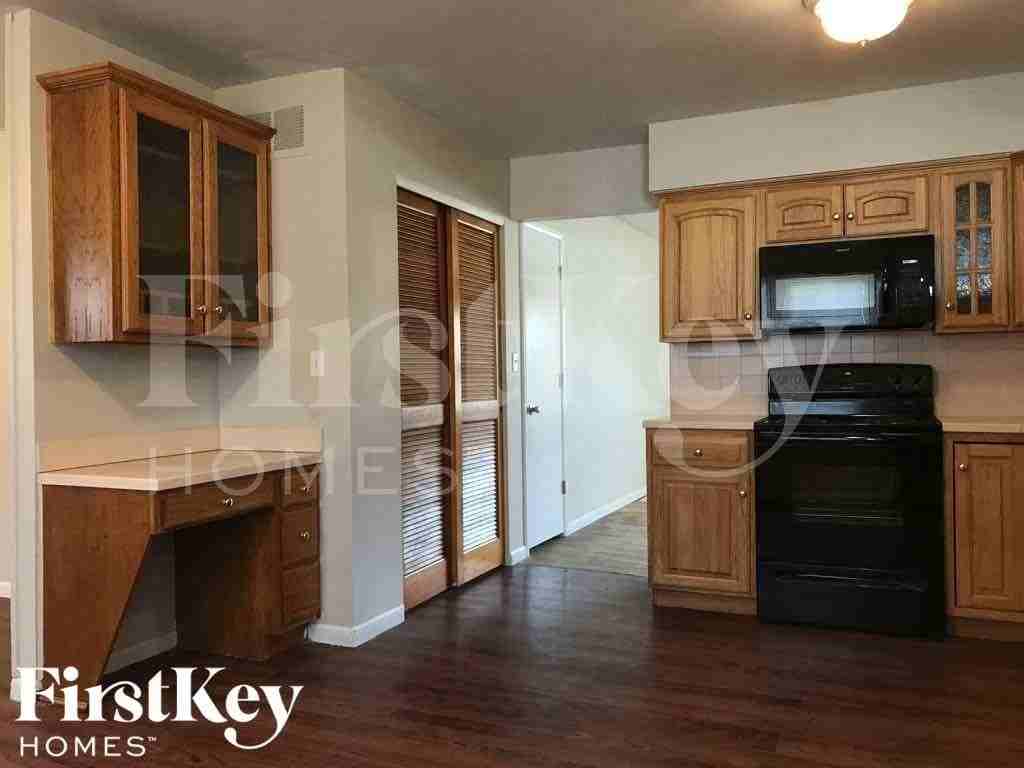 4420 Santa Fe Ct - Photo 3 of 13