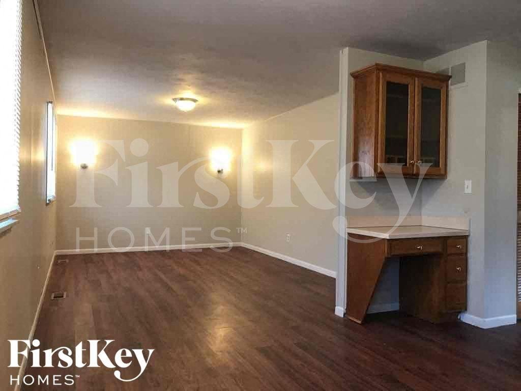 4420 Santa Fe Ct - Photo 4 of 13