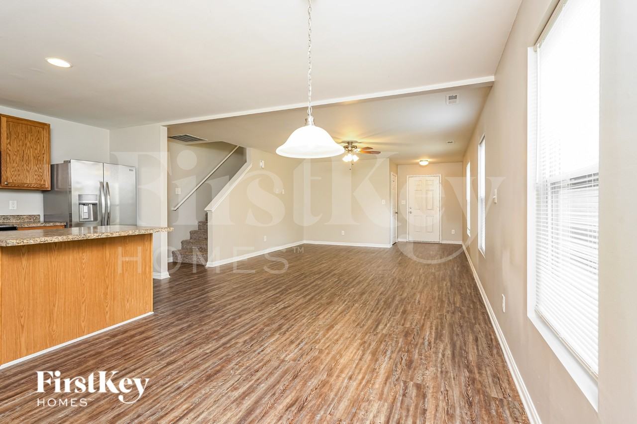 4300 Oak Pointe Dr - Photo 3 of 19