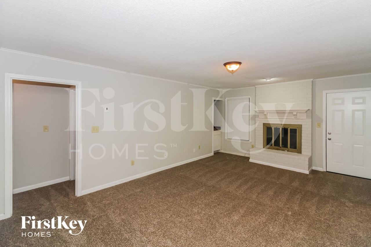 4100 Lacewood Dr - Photo 3 of 15